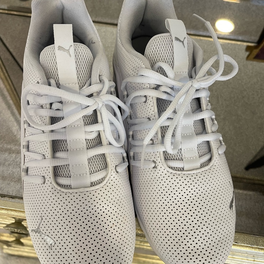 White puma sneakers
